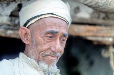 CVSYEM024 Ibb old man